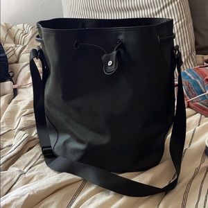 Lululemon black shoulder bag/purse